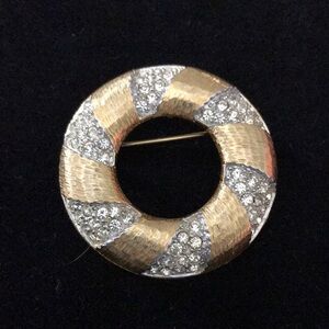 Vintage Signed Kramer Rhinestone Brooch.